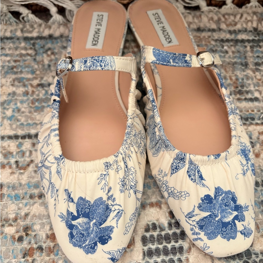 Steve Madden Blue Floral Flats